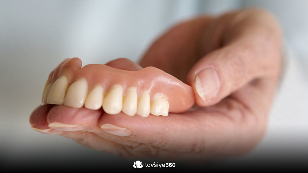 Gülümsemeyi Eksik Etmeyin: En iyi takma diş hangisi?